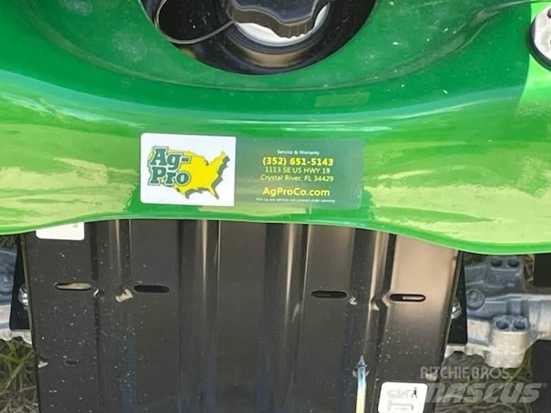 John Deere S100 Sodo traktoriukai-vejapjovės