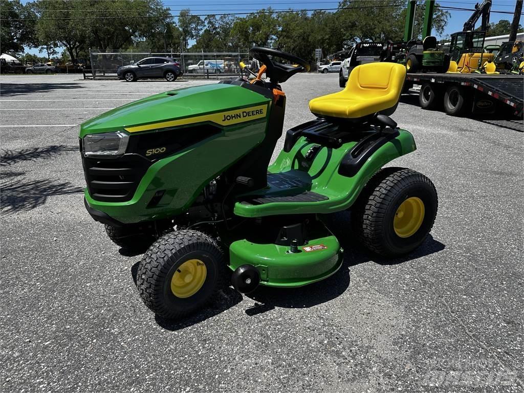 John Deere S100 Sodo traktoriukai-vejapjovės