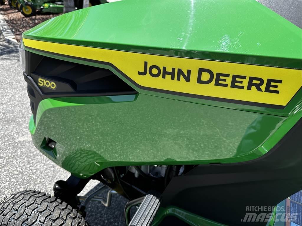John Deere S100 Sodo traktoriukai-vejapjovės