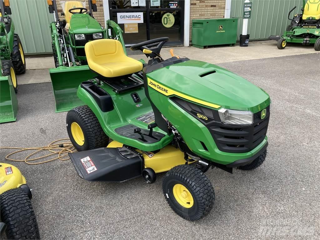 John Deere S100 Sodo traktoriukai-vejapjovės