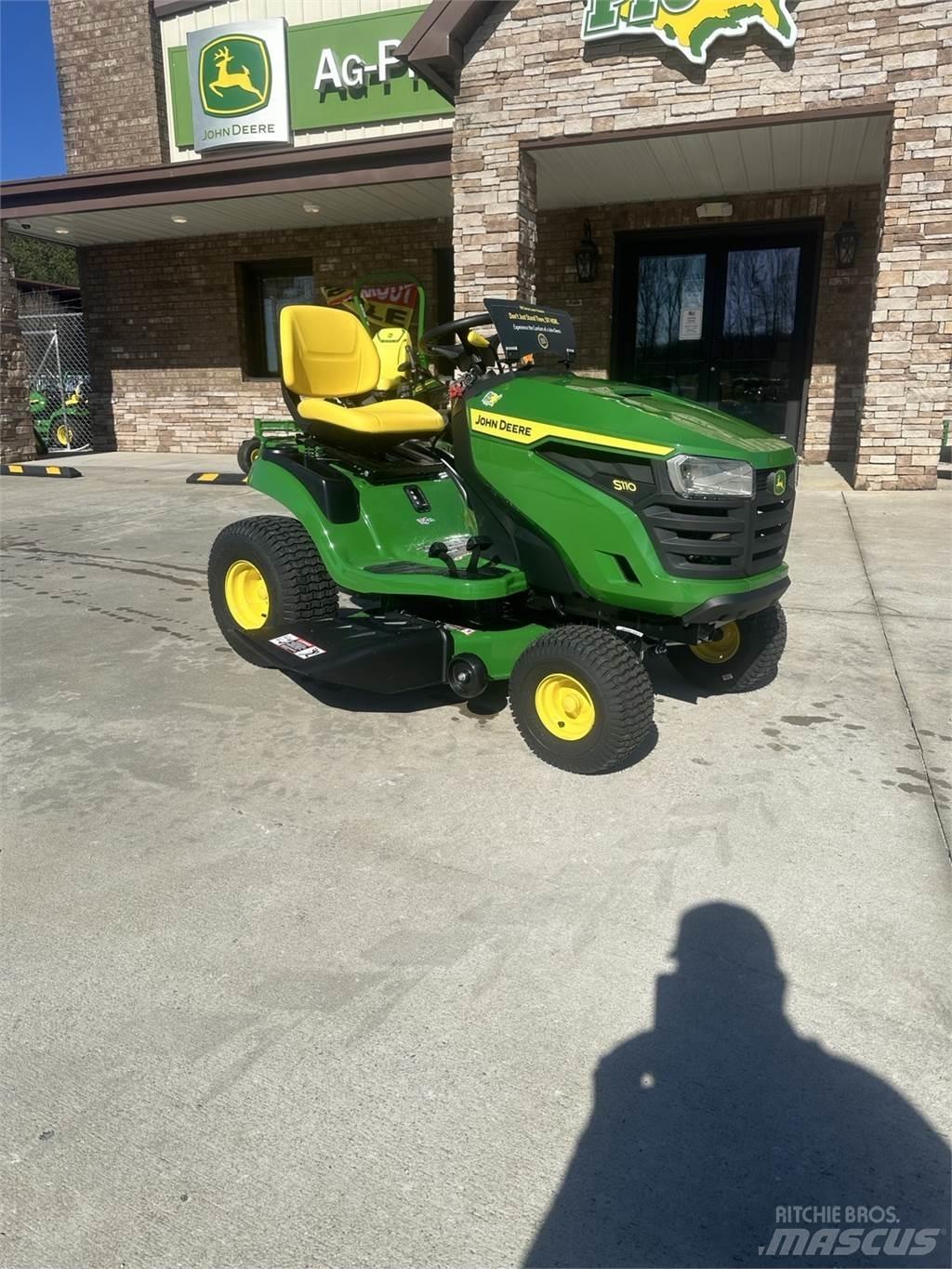 John Deere S110 Sodo traktoriukai-vejapjovės