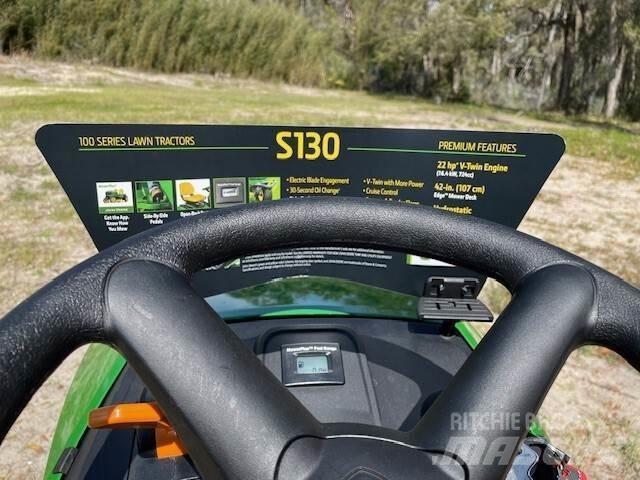 John Deere S130 Sodo traktoriukai-vejapjovės