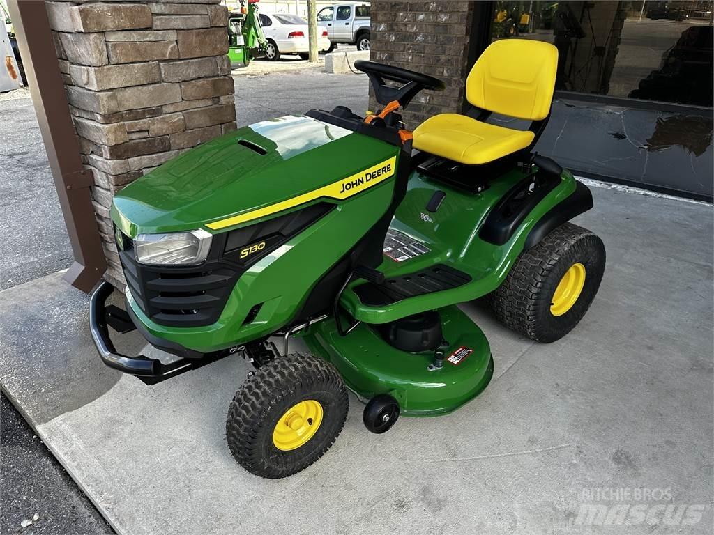 John Deere S130 Sodo traktoriukai-vejapjovės