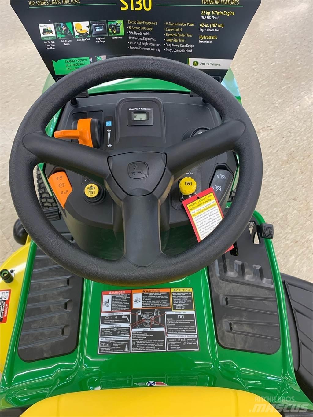 John Deere S130 Sodo traktoriukai-vejapjovės