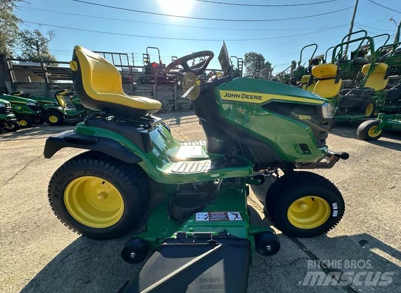 John Deere S180 Naudoti kompaktiški traktoriai