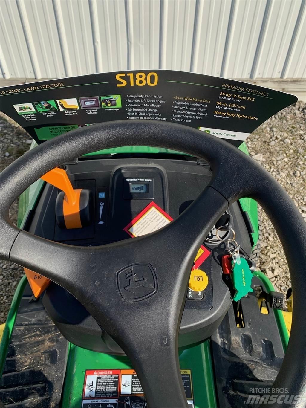 John Deere S180 Naudoti kompaktiški traktoriai