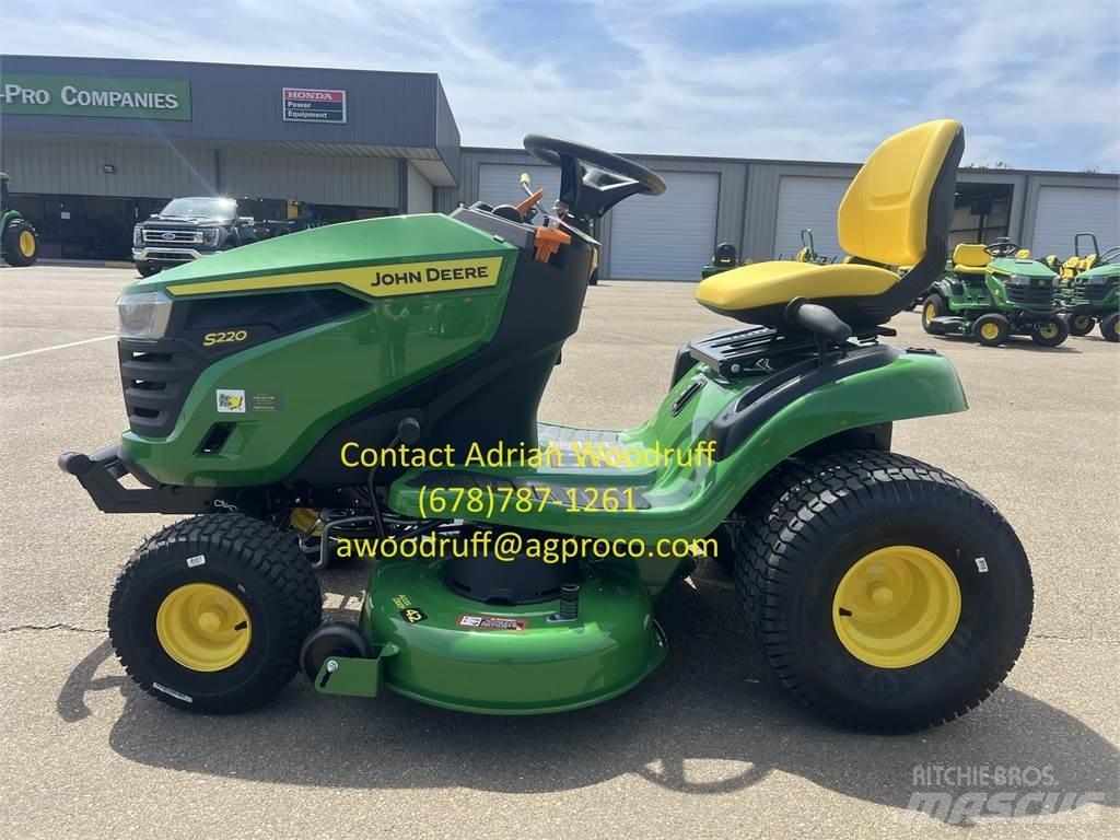John Deere S220 Sodo traktoriukai-vejapjovės