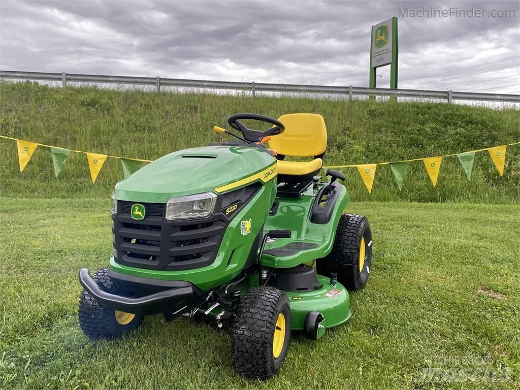 John Deere S220 Sodo traktoriukai-vejapjovės