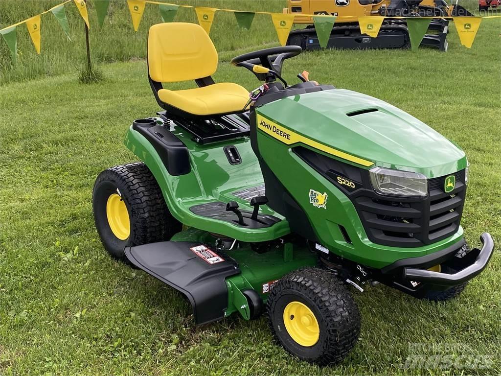 John Deere S220 Sodo traktoriukai-vejapjovės