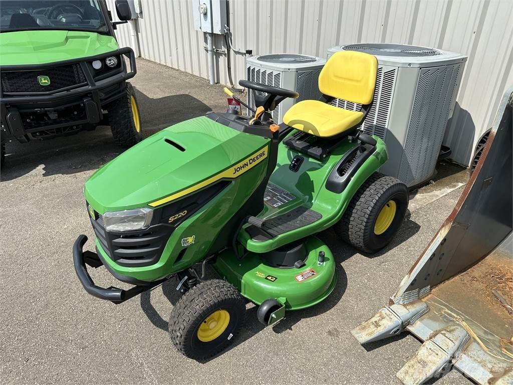 John Deere S220 Sodo traktoriukai-vejapjovės