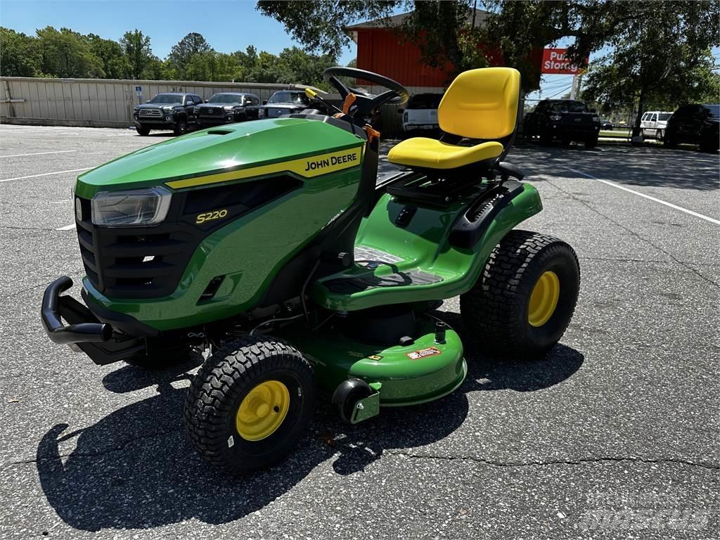 John Deere S220 Sodo traktoriukai-vejapjovės