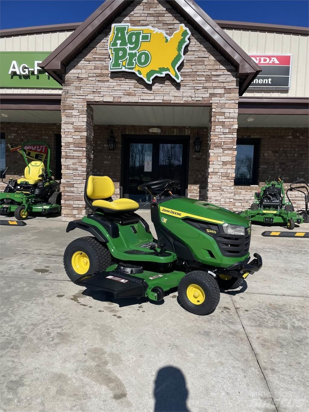John Deere S240 Naudoti kompaktiški traktoriai