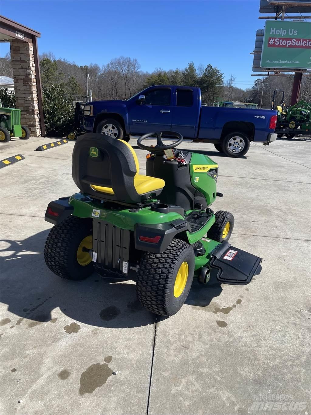 John Deere S240 Naudoti kompaktiški traktoriai