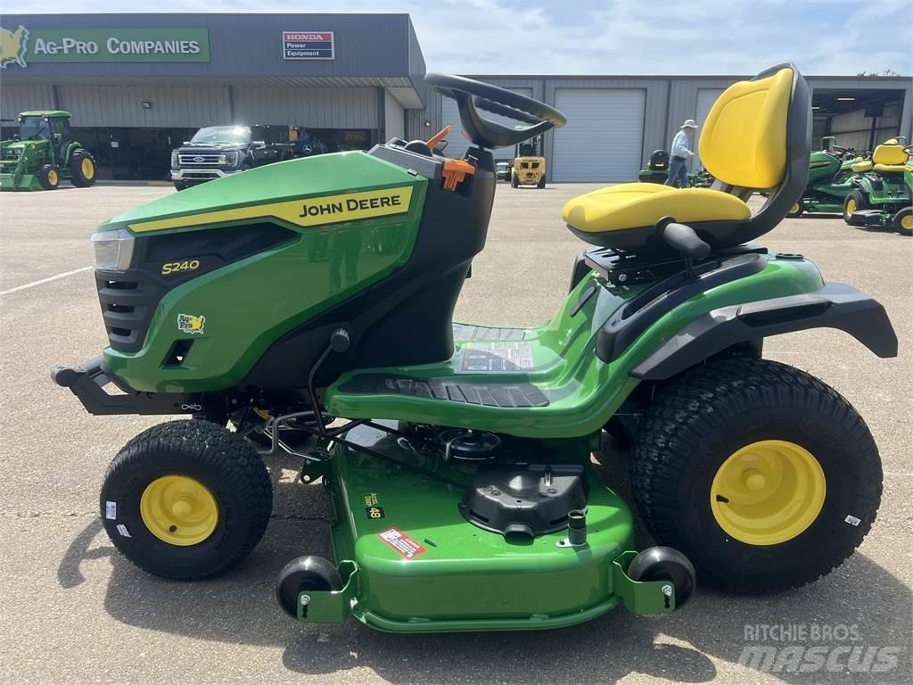 John Deere S240 Naudoti kompaktiški traktoriai