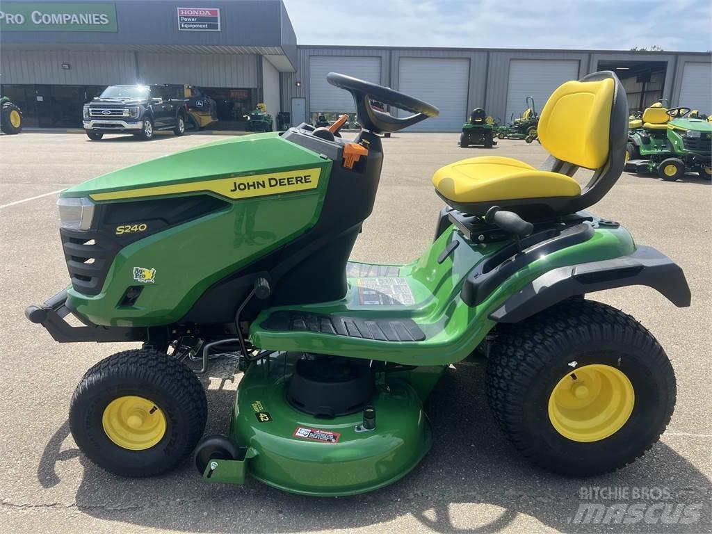 John Deere S240 Naudoti kompaktiški traktoriai