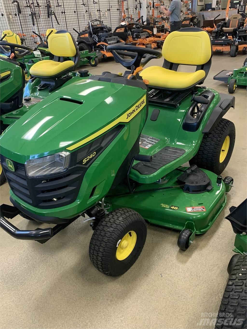 John Deere S240 Naudoti kompaktiški traktoriai