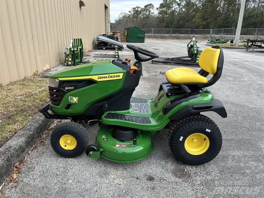 John Deere S240 Naudoti kompaktiški traktoriai