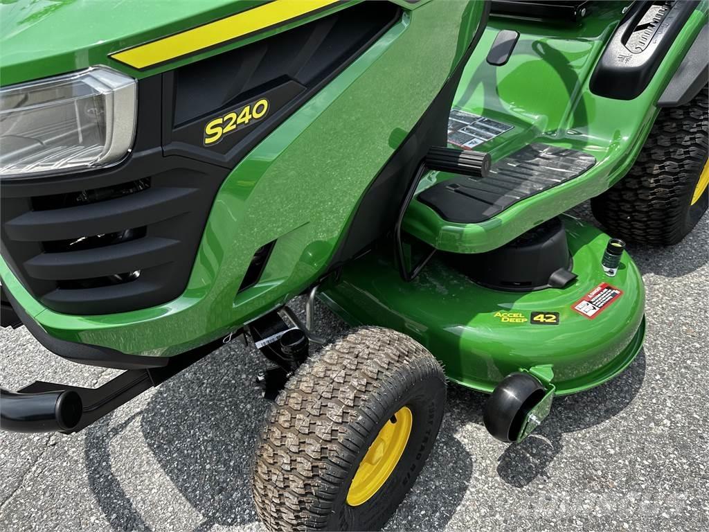 John Deere S240 Naudoti kompaktiški traktoriai