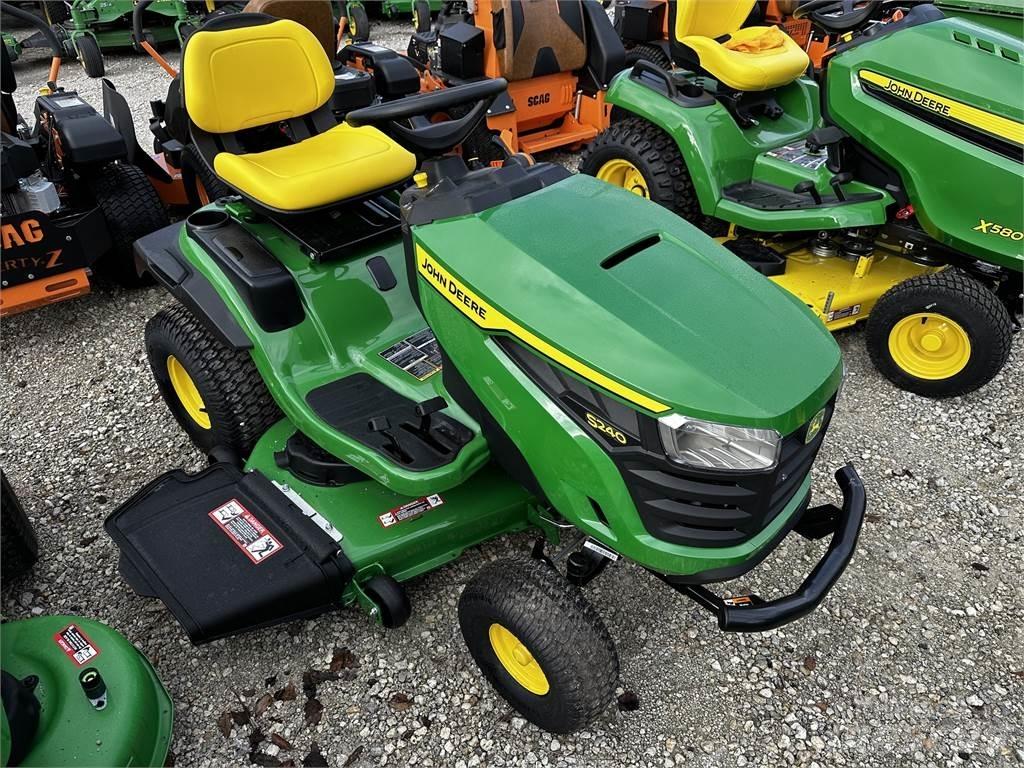 John Deere S240 Naudoti kompaktiški traktoriai