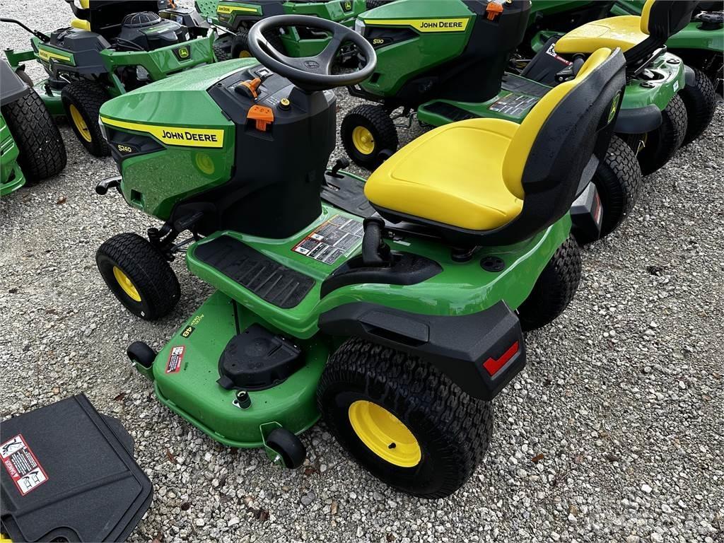 John Deere S240 Naudoti kompaktiški traktoriai