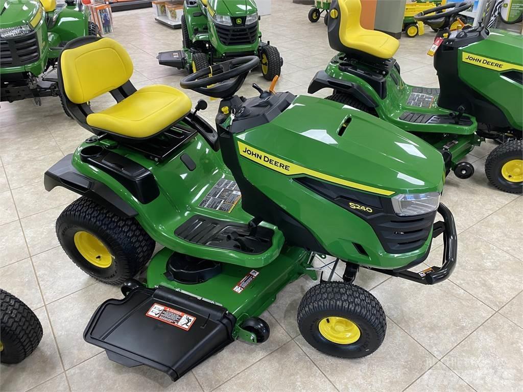 John Deere S240 Naudoti kompaktiški traktoriai
