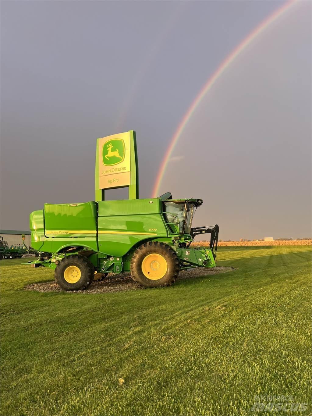 John Deere S770 Derliaus nuėmimo kombainai