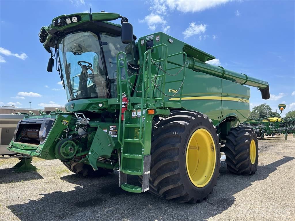 John Deere S790 Derliaus nuėmimo kombainai