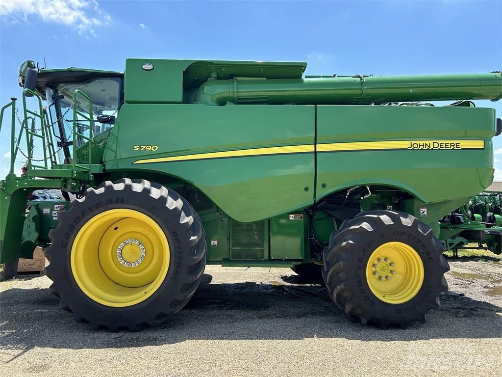 John Deere S790 Derliaus nuėmimo kombainai