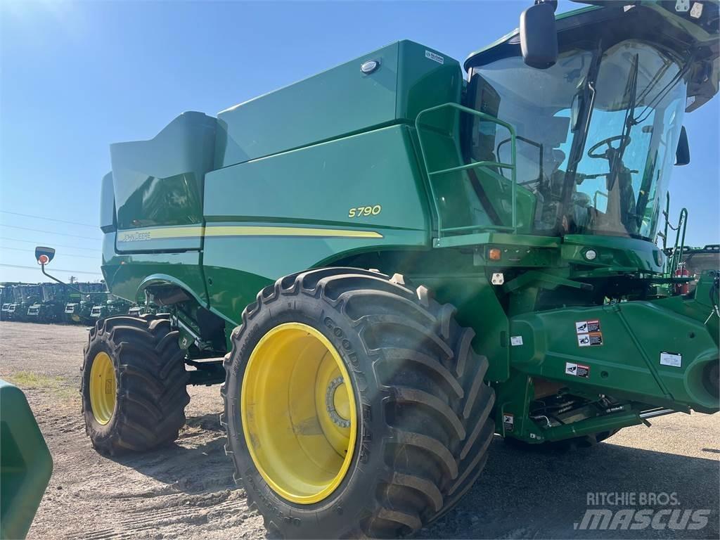 John Deere S790 Derliaus nuėmimo kombainai