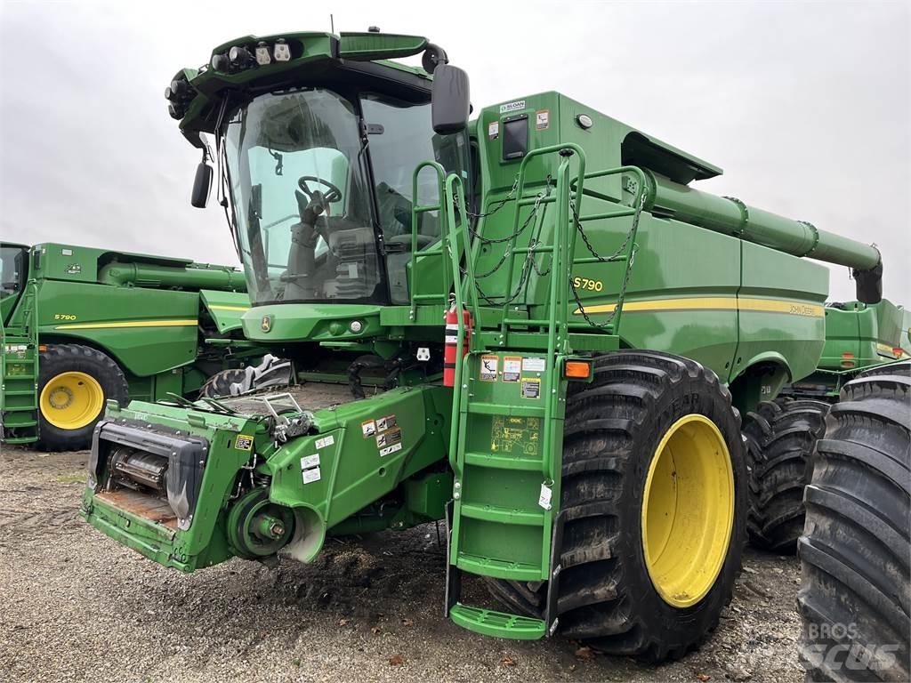 John Deere S790 Derliaus nuėmimo kombainai