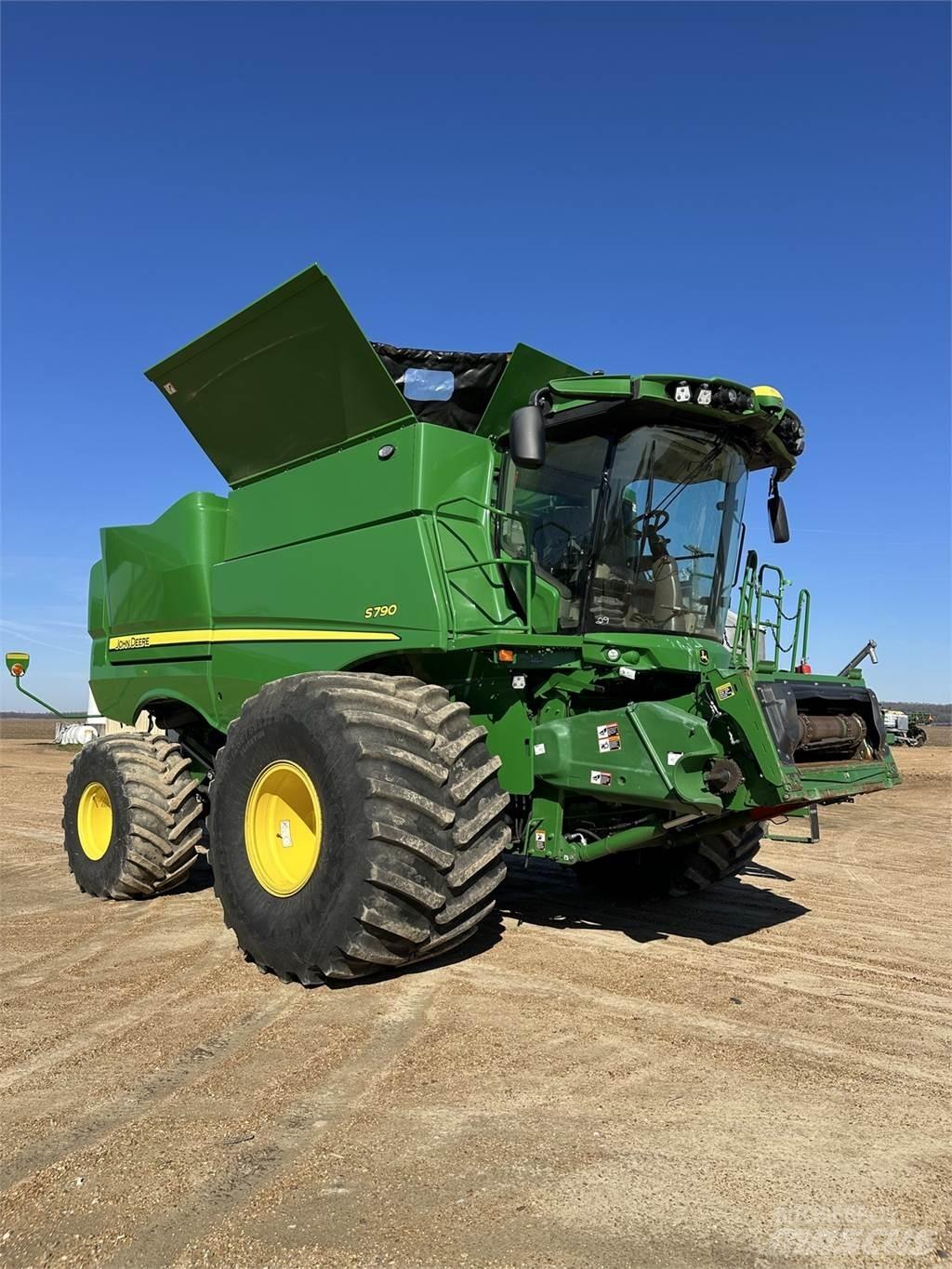 John Deere S790 Derliaus nuėmimo kombainai