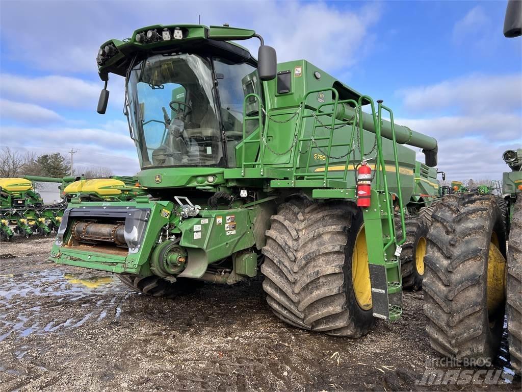 John Deere S790 Derliaus nuėmimo kombainai