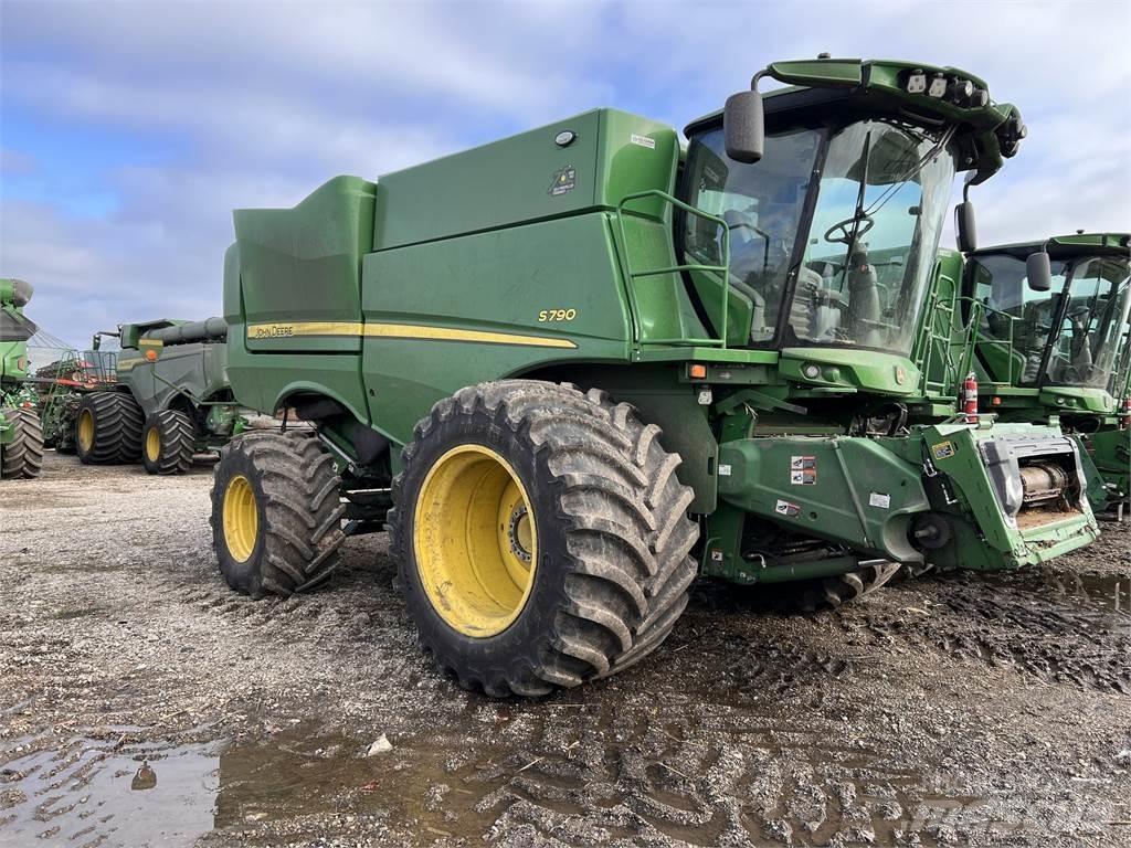 John Deere S790 Derliaus nuėmimo kombainai