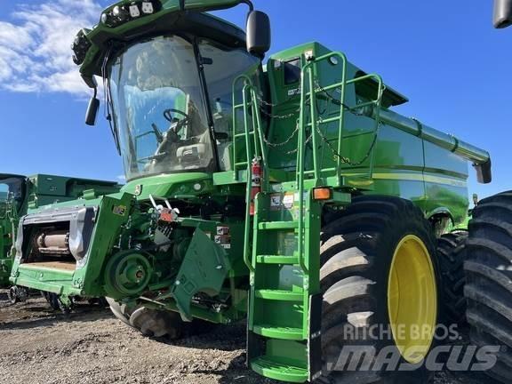 John Deere S790 Derliaus nuėmimo kombainai