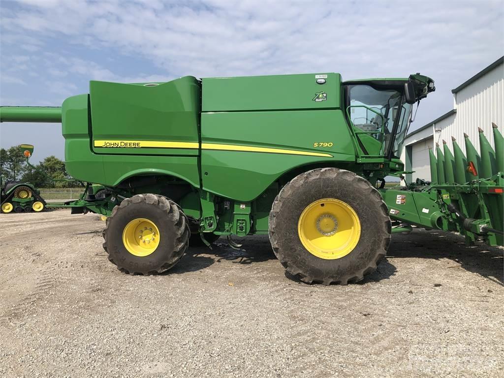 John Deere S790 Derliaus nuėmimo kombainai