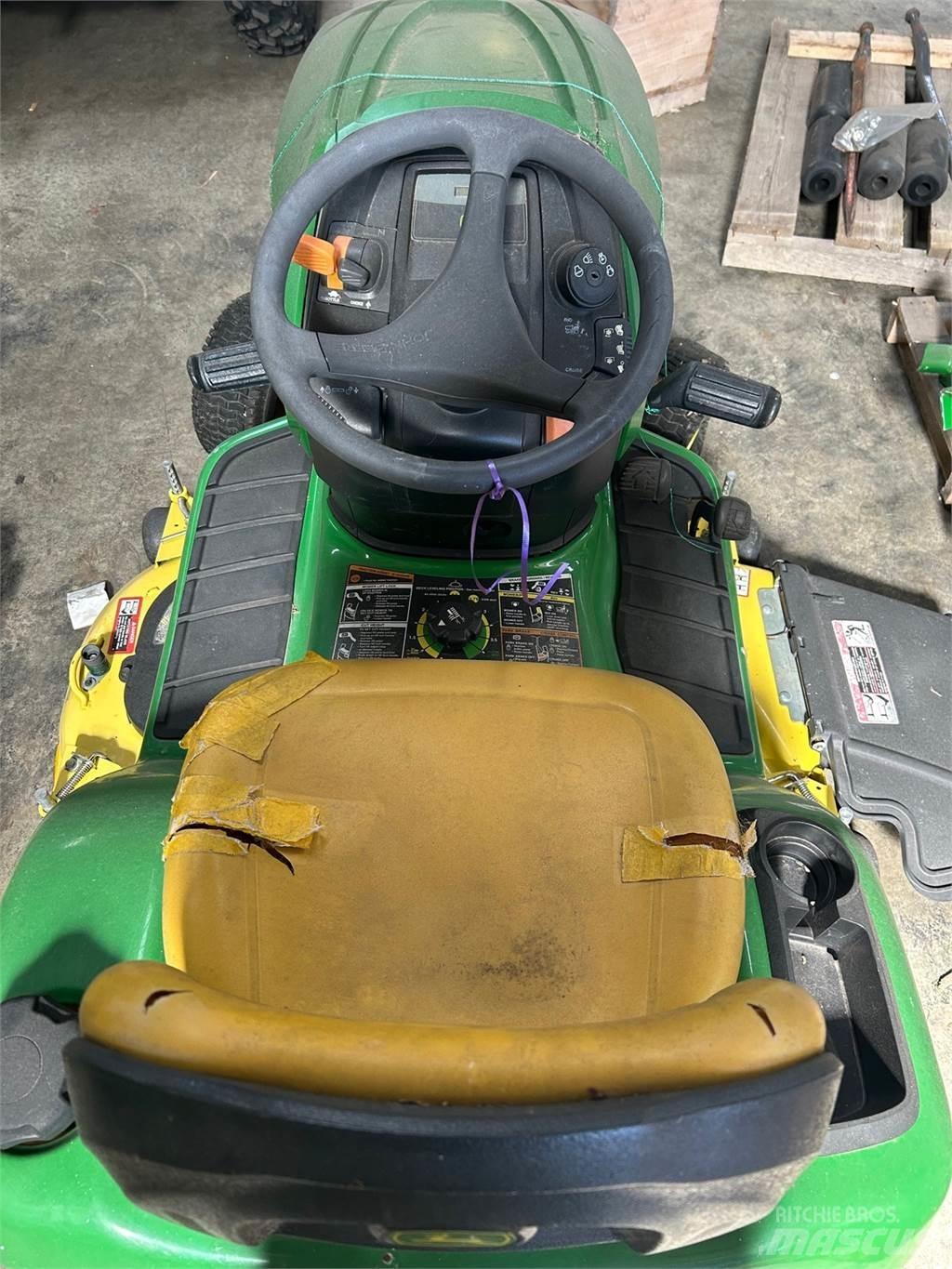John Deere X300 Sodo traktoriukai-vejapjovės