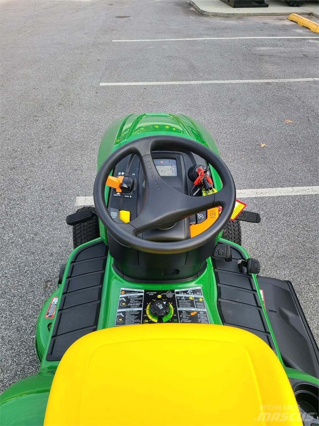 John Deere X330 Naudoti kompaktiški traktoriai