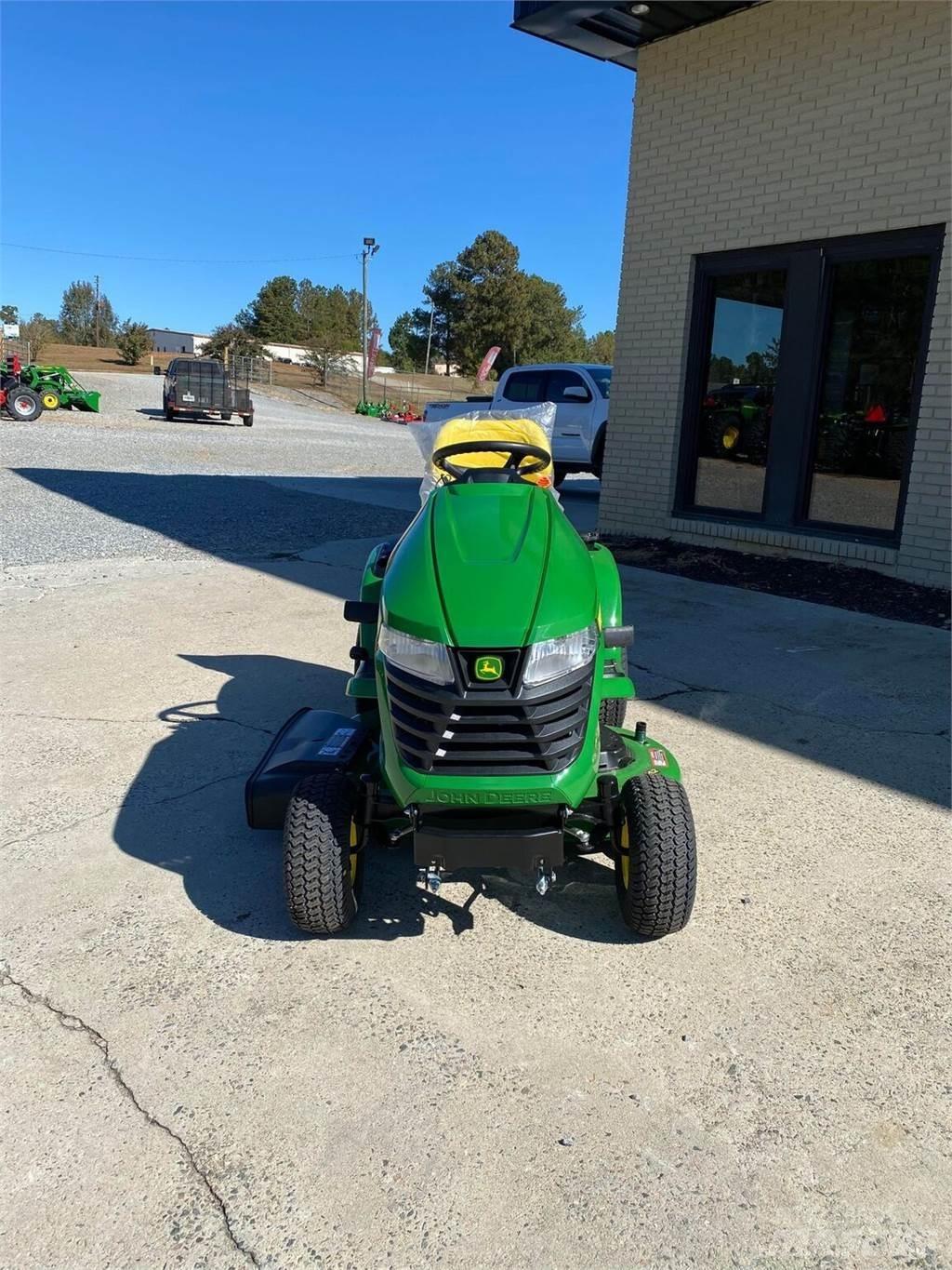 John Deere X330 Naudoti kompaktiški traktoriai
