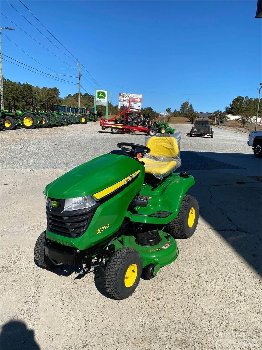 John Deere X330 Naudoti kompaktiški traktoriai