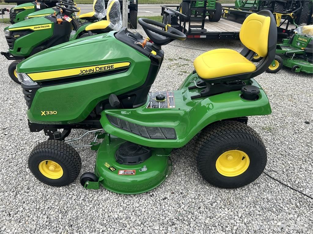 John Deere X330 Naudoti kompaktiški traktoriai