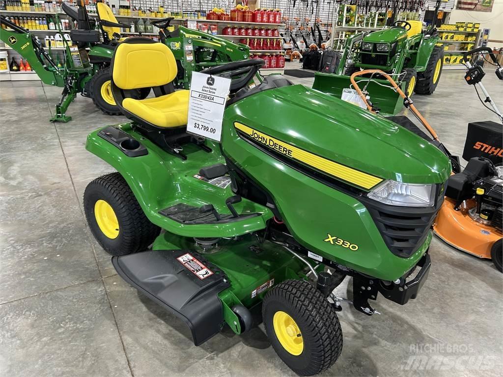 John Deere X330 Naudoti kompaktiški traktoriai