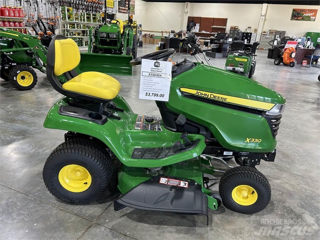 John Deere X330 Naudoti kompaktiški traktoriai