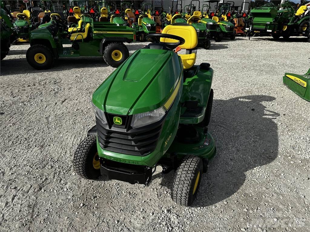 John Deere X330 Naudoti kompaktiški traktoriai