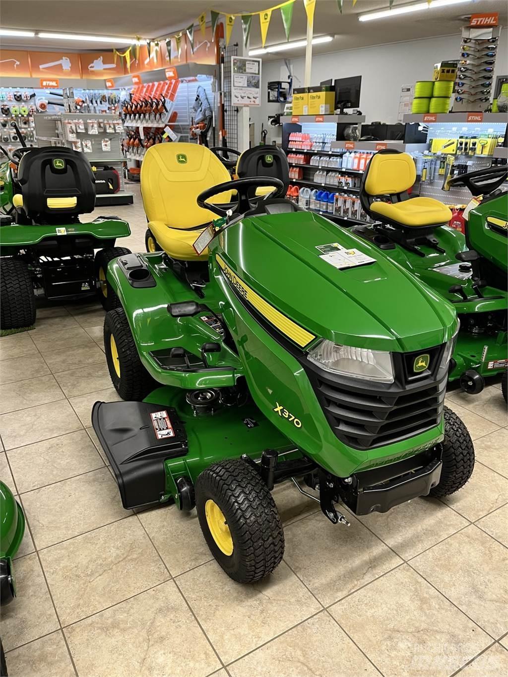 John Deere X370 Naudoti kompaktiški traktoriai