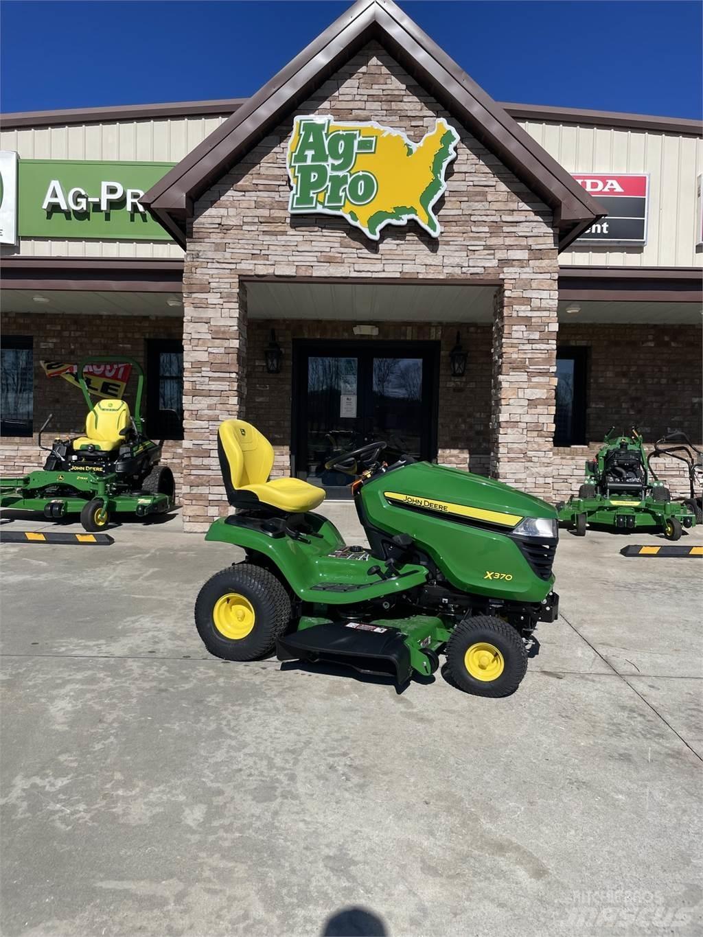 John Deere X370 Naudoti kompaktiški traktoriai
