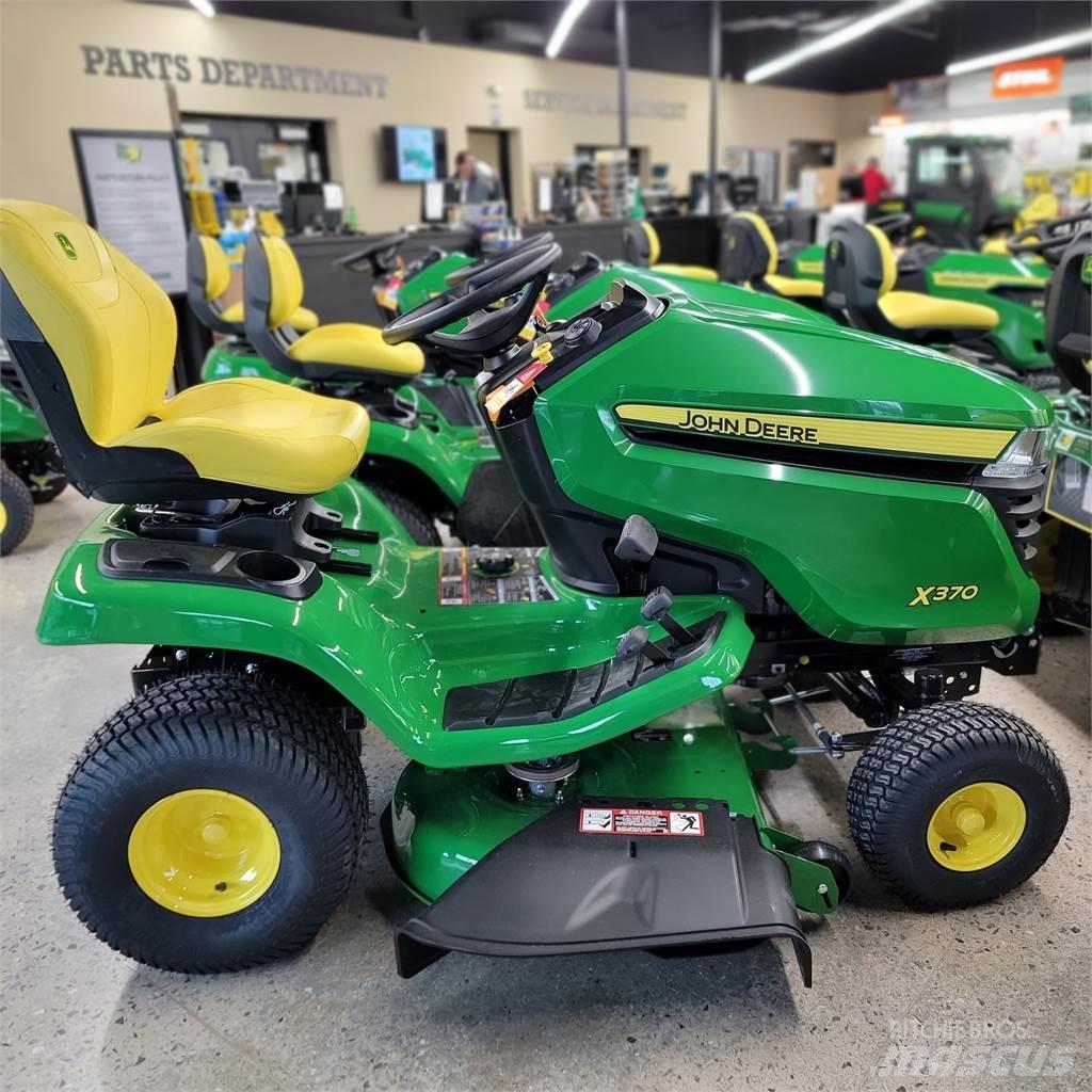 John Deere X370 Naudoti kompaktiški traktoriai