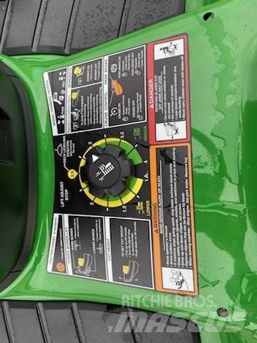 John Deere X370 Naudoti kompaktiški traktoriai
