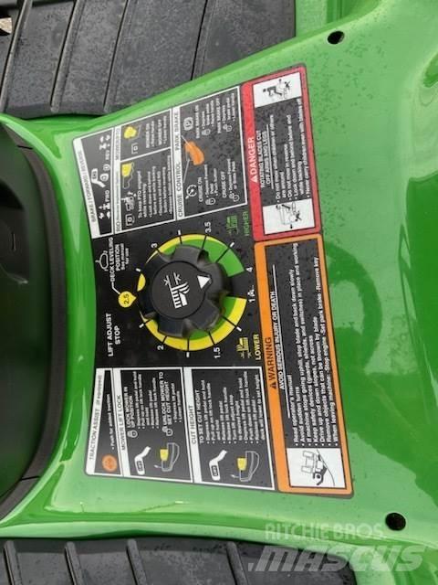 John Deere X380 Naudoti kompaktiški traktoriai