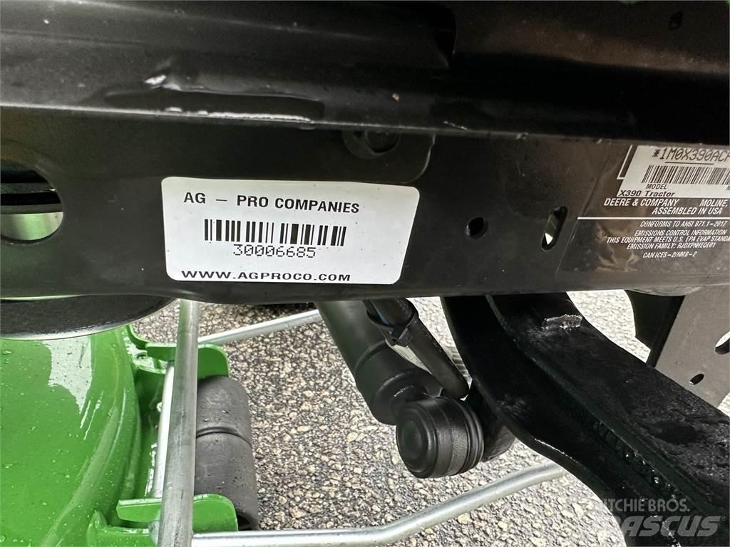 John Deere X390 Naudoti kompaktiški traktoriai