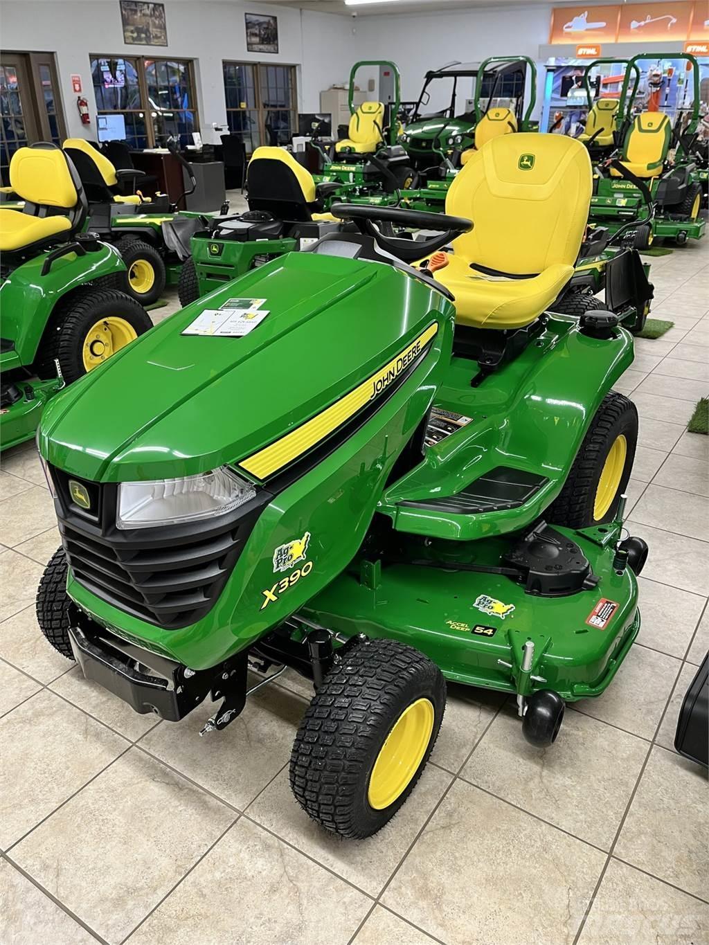John Deere X390 Naudoti kompaktiški traktoriai